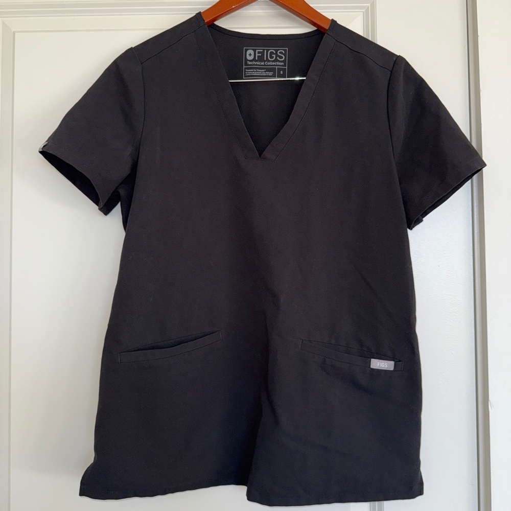 FIGS scrub top in black - Picture 2 of 4